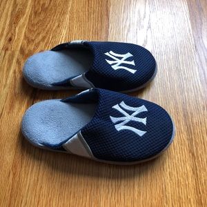 Boys Yankee slippers